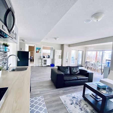 Private, Spacious, & Bright Home YYC Exterior foto