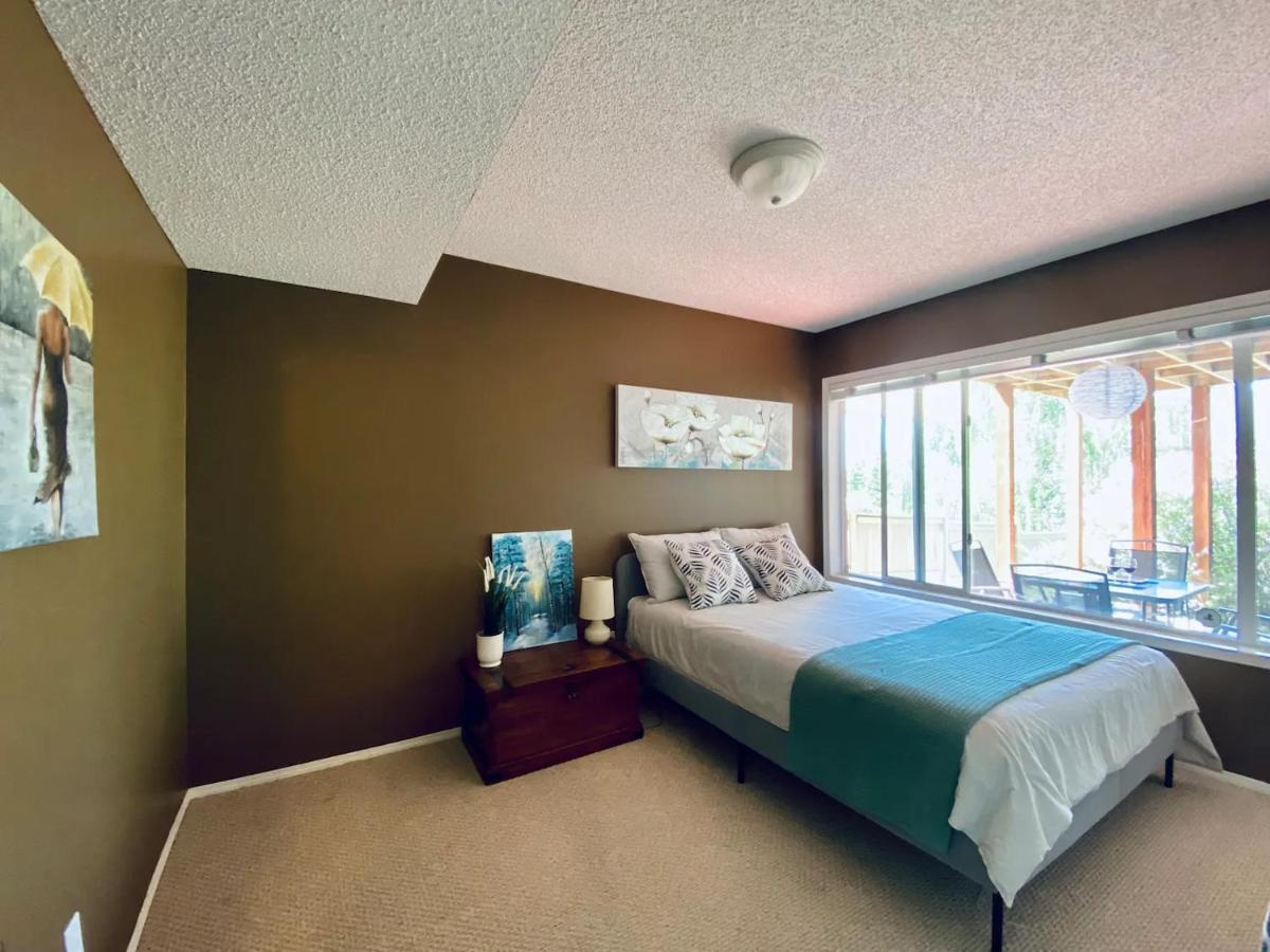 Private, Spacious, & Bright Home YYC Exterior foto