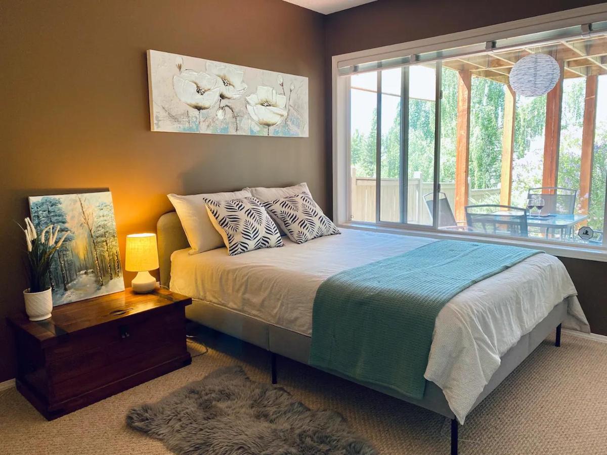 Private, Spacious, & Bright Home YYC Exterior foto
