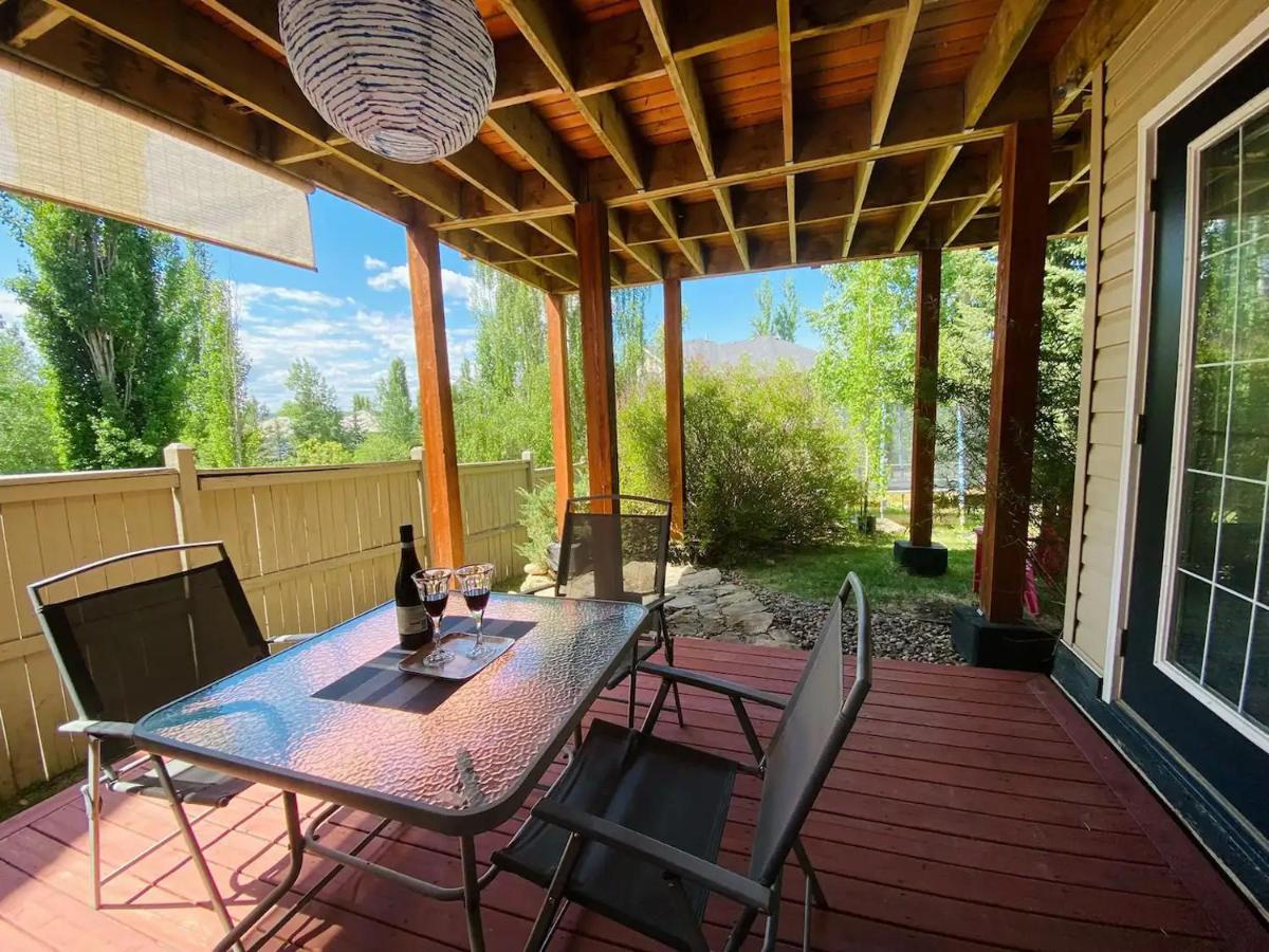 Private, Spacious, & Bright Home YYC Exterior foto