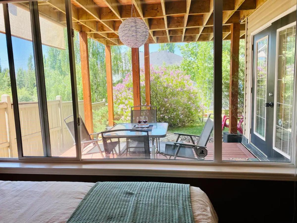Private, Spacious, & Bright Home YYC Exterior foto