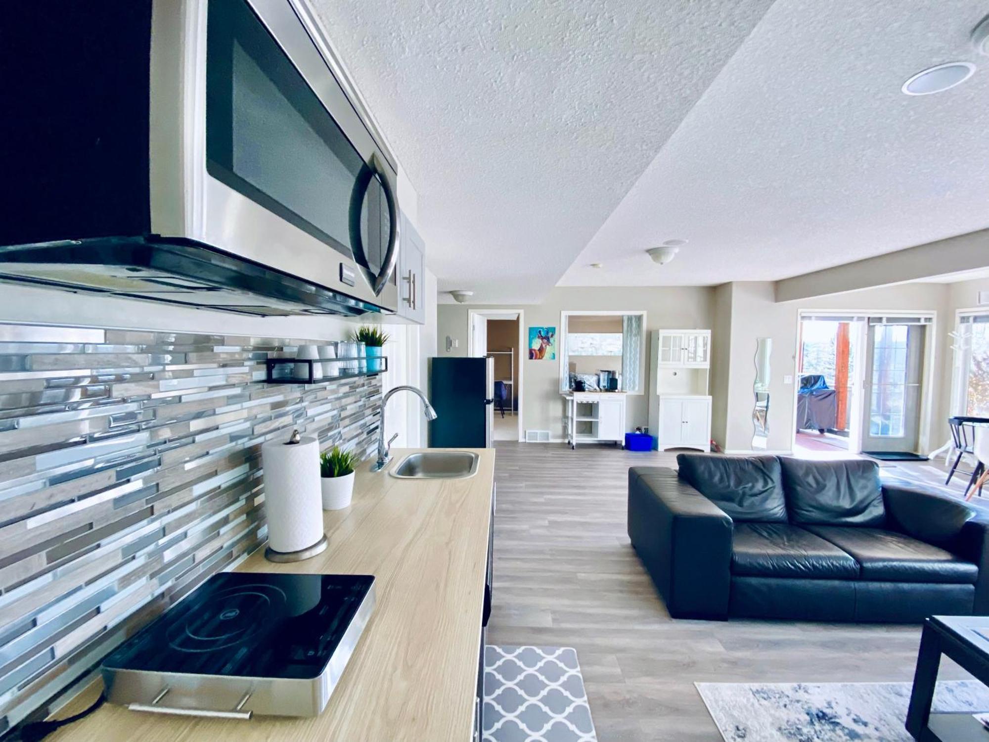Private, Spacious, & Bright Home YYC Exterior foto